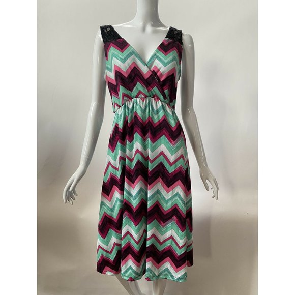 Flirty Pink Womens A Line Dress Green Chevron Stretch V Neck Sleeveless Lace M - Picture 1 of 12